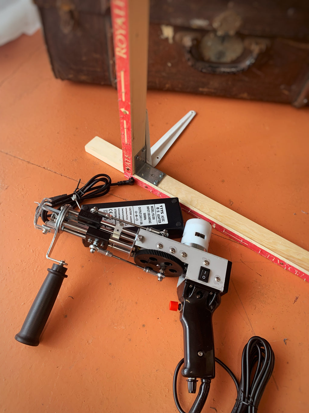 Tufting Gun Starter Kit Including: Tufting Machine AK, Clamps, Fabric & Yarn